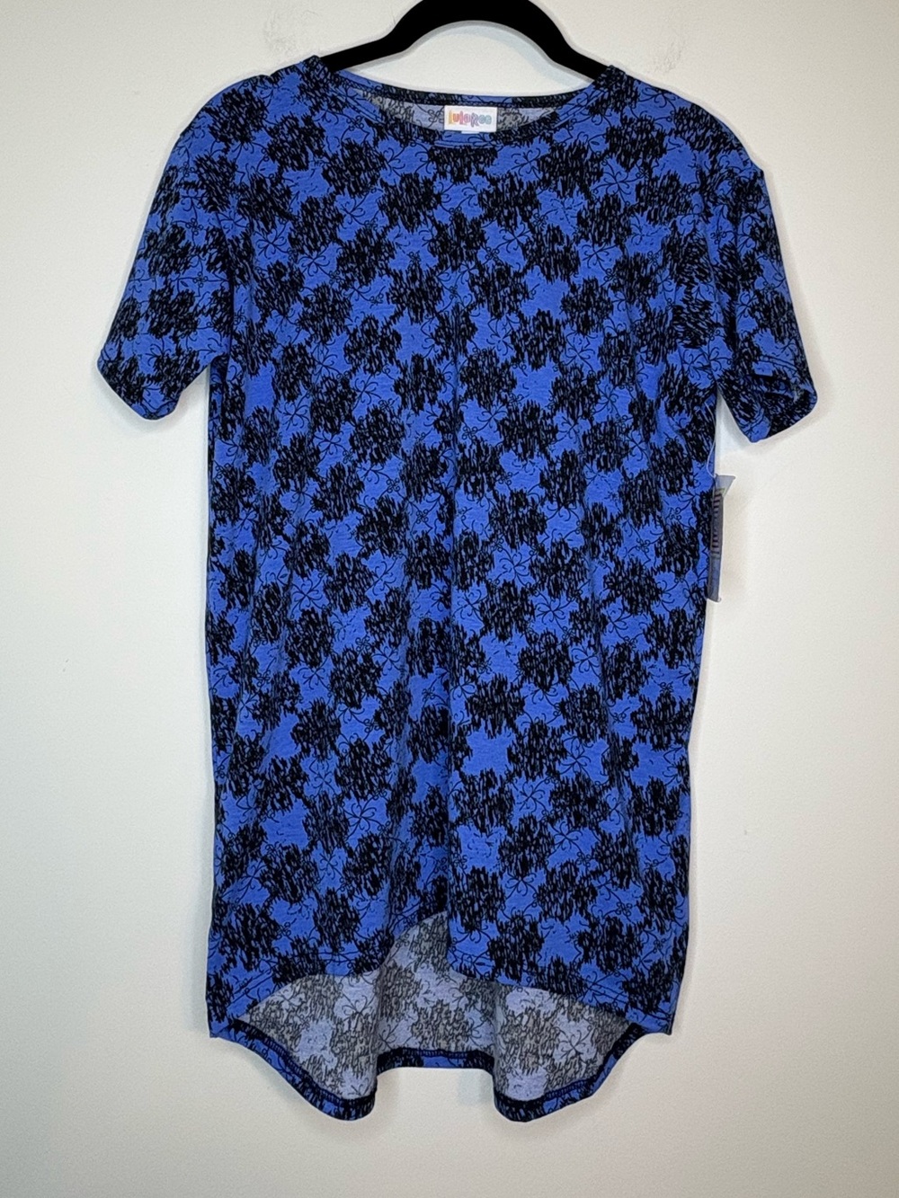 LuLaRoe Gracie Size 14 Blue Short Sleeve Shirt with Black Abstract Print